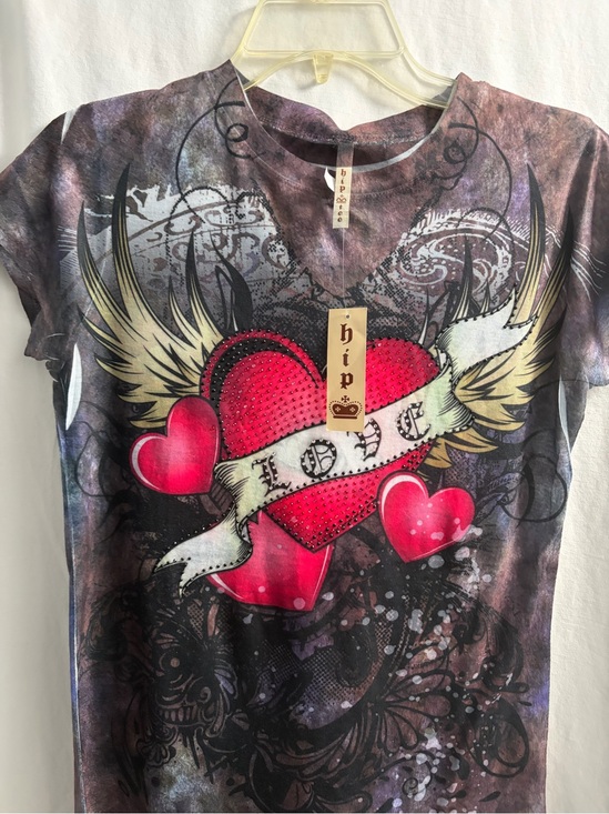 Hip tee Tops - Love Graphic Tee with Red Hearts and Gold Wings